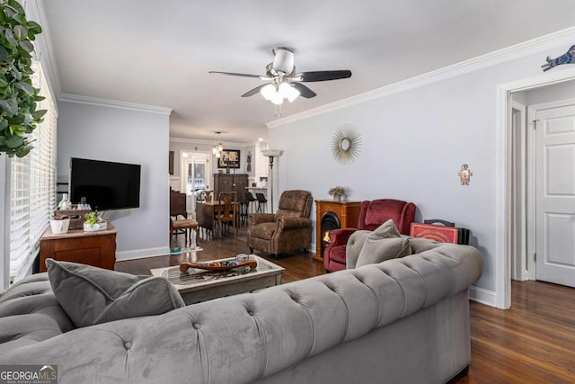 living room featuring dark wood-type flooring, a healthy amount of sunlight, baseboards, and a ceiling fan