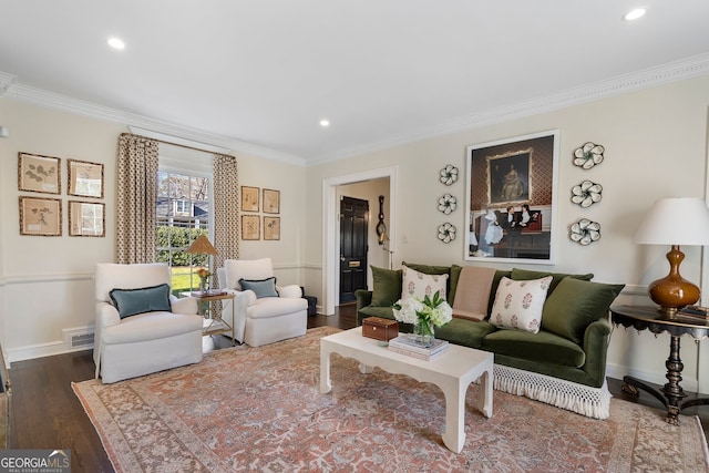 living area with crown molding, baseboards, wood finished floors, and recessed lighting