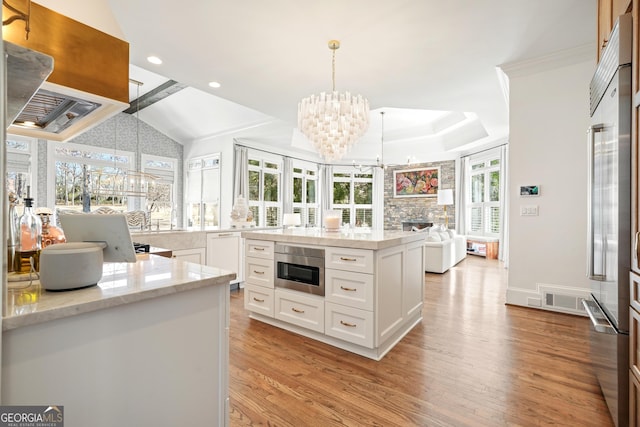 kitchen featuring a notable chandelier, visible vents, hanging light fixtures, light wood-style flooring, and dishwasher