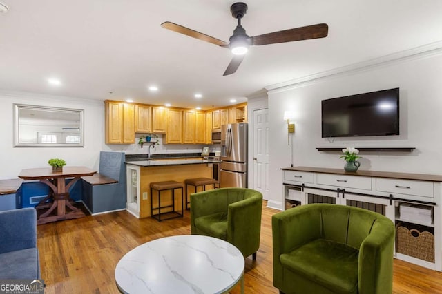 living area featuring baseboards, light wood-style flooring, ceiling fan, crown molding, and recessed lighting