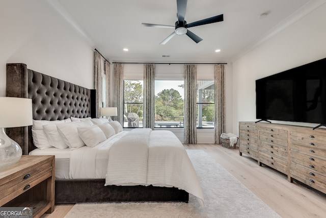 bedroom featuring crown molding, a ceiling fan, light wood-style flooring, and recessed lighting