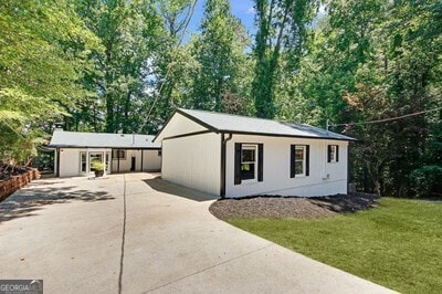 view of front of home with a front yard and driveway