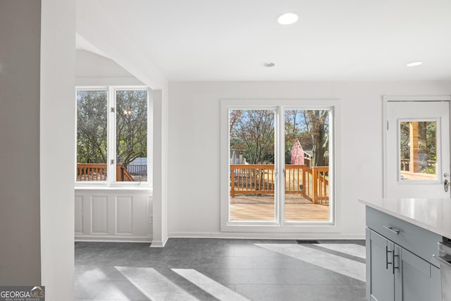 entryway featuring baseboards, a wealth of natural light, and recessed lighting