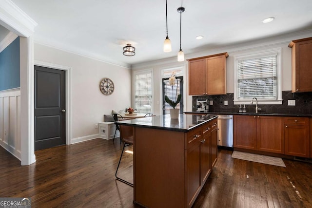 kitchen with dark wood-type flooring, a kitchen island, a sink, a kitchen breakfast bar, and dishwasher