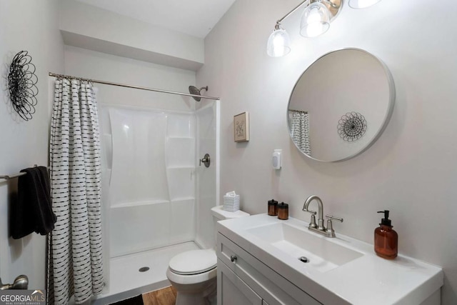 bathroom with toilet, a shower with shower curtain, and vanity