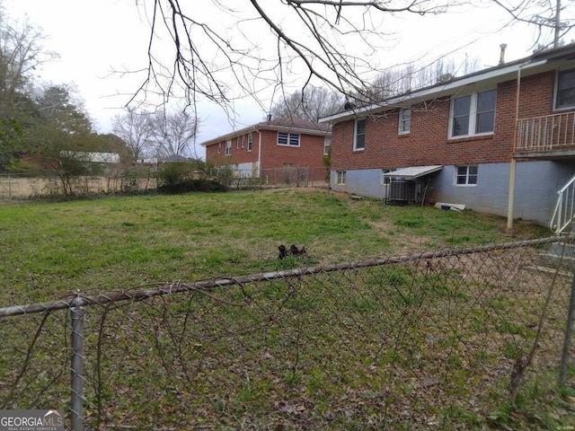 view of yard featuring fence