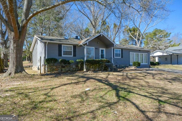 ranch-style house featuring a front lawn