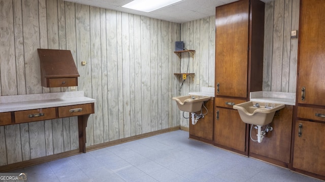 bathroom featuring a sink, baseboards, and tile patterned floors