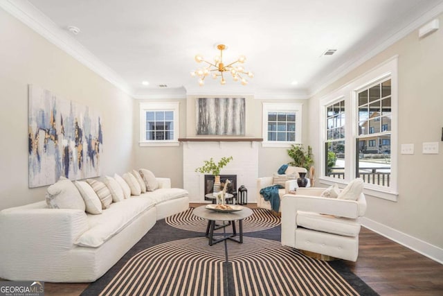 living room featuring visible vents, baseboards, ornamental molding, dark wood-type flooring, and an inviting chandelier