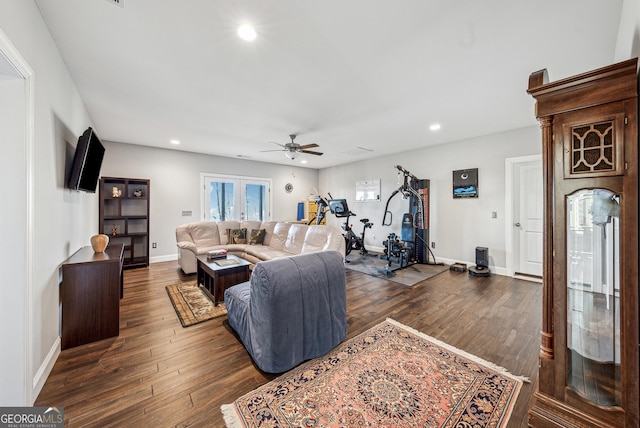 living area with dark wood-style floors, recessed lighting, baseboards, and a ceiling fan