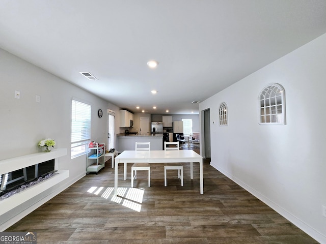 dining area with baseboards, visible vents, dark wood-style flooring, and recessed lighting