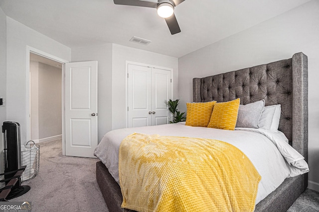 bedroom featuring visible vents, baseboards, a ceiling fan, carpet, and a closet