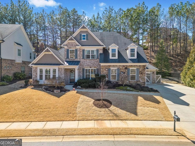 view of front of house with driveway