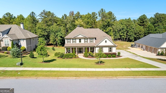 view of front facade featuring a front lawn