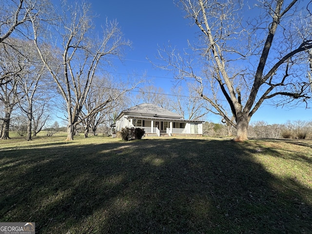 view of front facade with a porch and a front yard