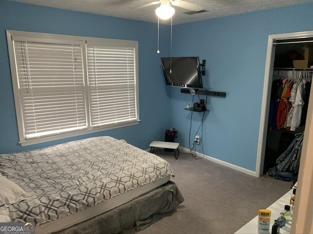 bedroom featuring visible vents, baseboards, a ceiling fan, carpet, and a closet