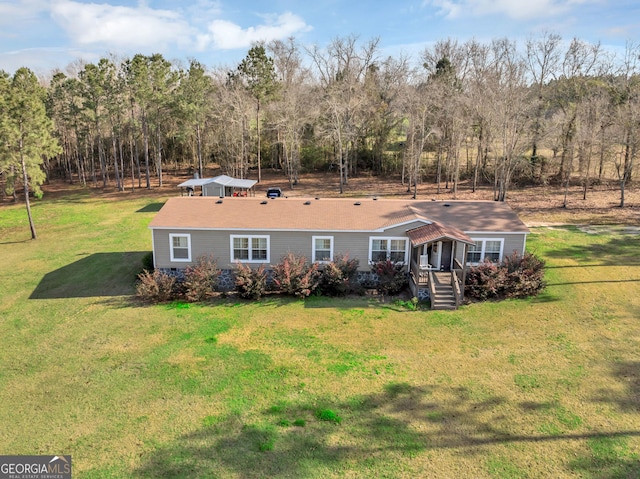 view of front of house featuring a front lawn