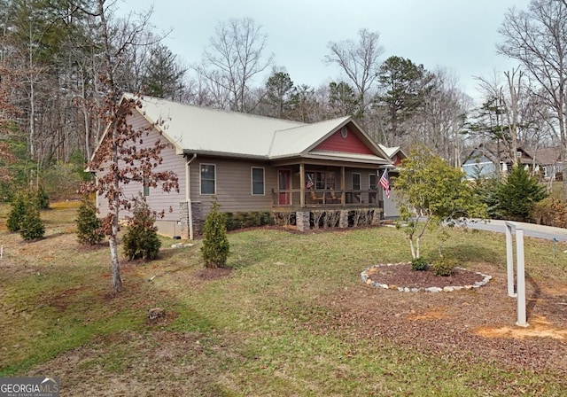 view of front of house featuring a porch and a front yard