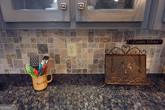 room details with dark stone counters and backsplash