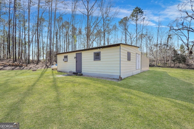 view of outdoor structure with an outbuilding