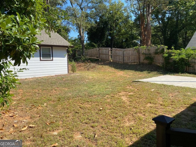 view of yard featuring fence