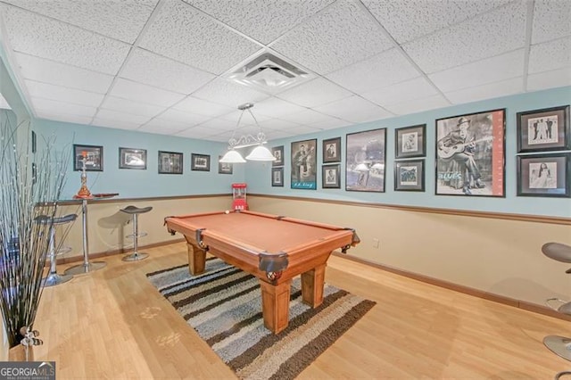 recreation room with baseboards, visible vents, wood finished floors, pool table, and a paneled ceiling