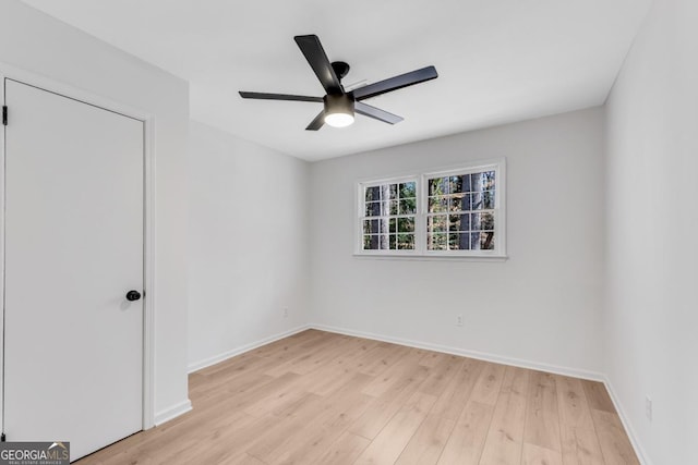 empty room with light wood-style flooring, baseboards, and ceiling fan