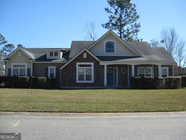 view of front facade featuring a front lawn