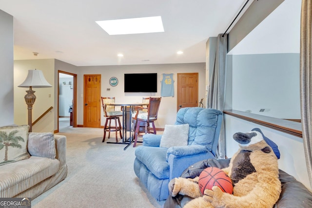 living area featuring carpet floors, a skylight, baseboards, and recessed lighting