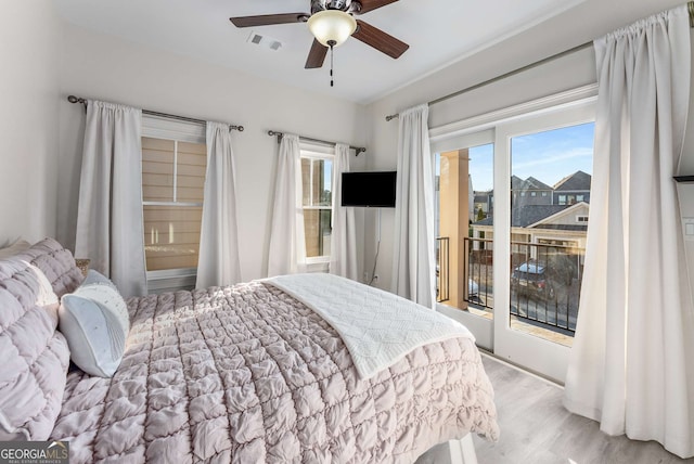 bedroom with access to exterior, light wood-style flooring, visible vents, and ceiling fan