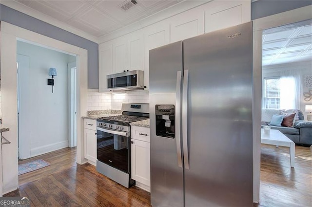 kitchen with stainless steel appliances, backsplash, an ornate ceiling, and visible vents