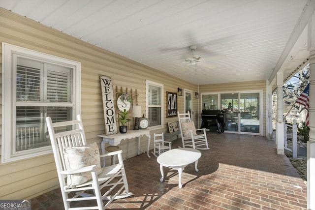 sunroom featuring ceiling fan