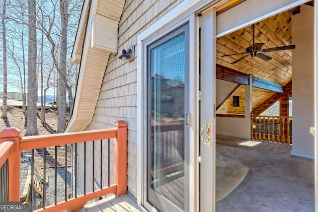 property entrance with a ceiling fan