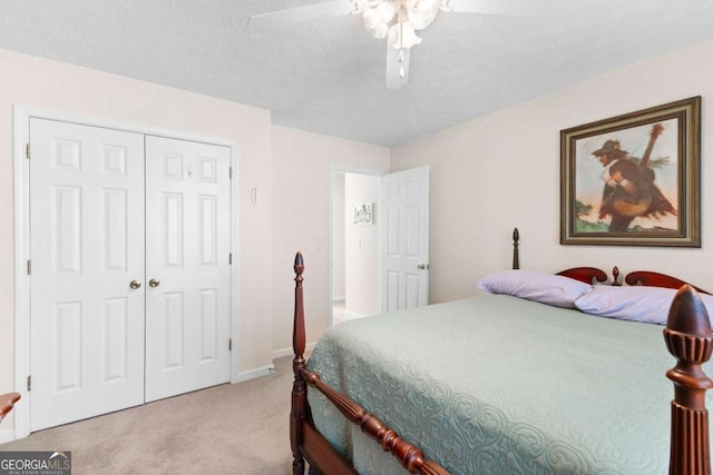 1800 Rockdale Cir, Snellville, GA 30078 - bedroom featuring baseboards, a ceiling fan, light colored carpet, a textured ceiling, and a closet