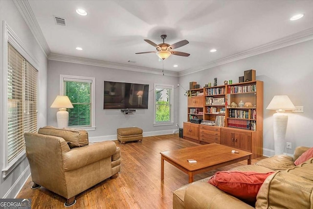 living room featuring recessed lighting, wood finished floors, visible vents, baseboards, and ornamental molding