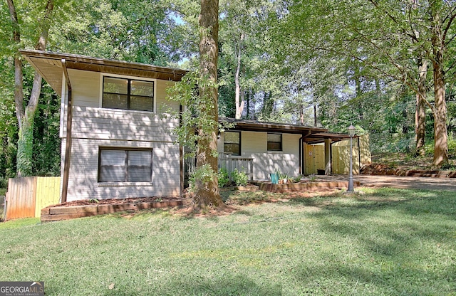 view of front of home featuring fence, a front lawn, and brick siding