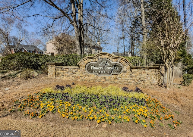 view of community / neighborhood sign