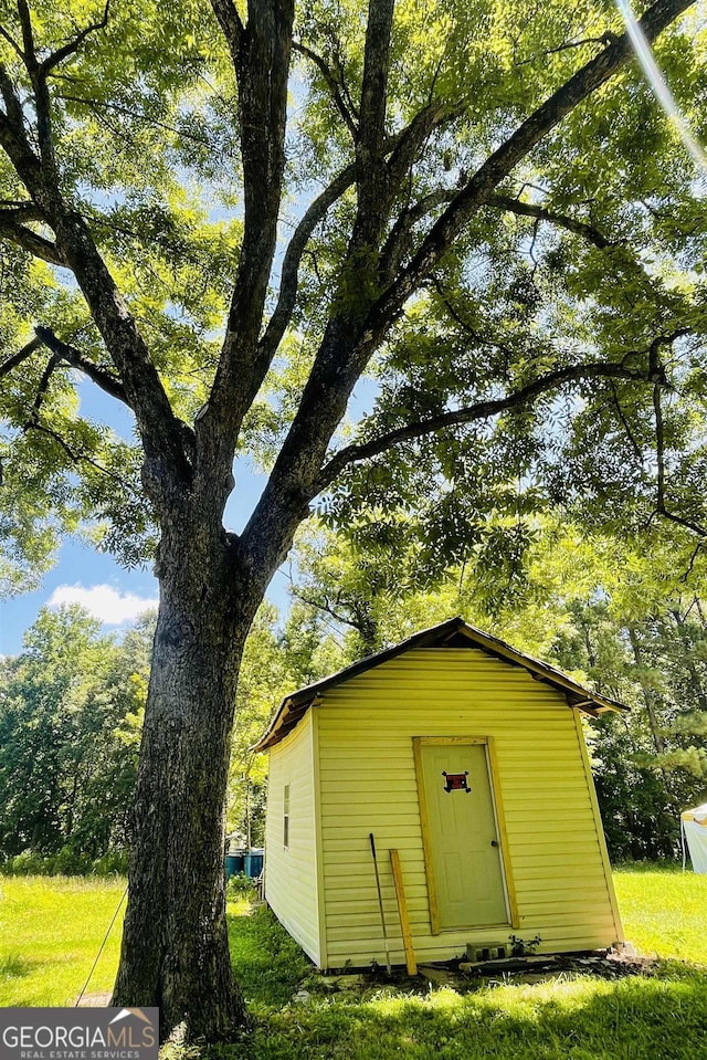 view of outbuilding with an outbuilding