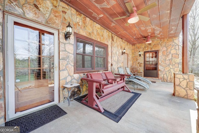 view of patio featuring covered porch and a ceiling fan