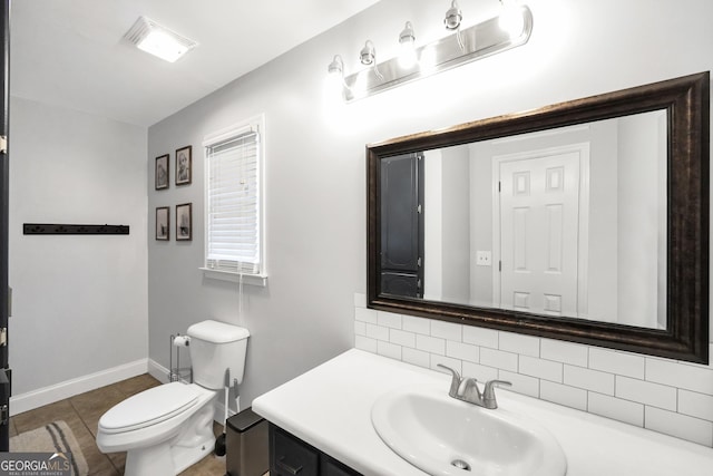 bathroom featuring tasteful backsplash, visible vents, baseboards, toilet, and vanity