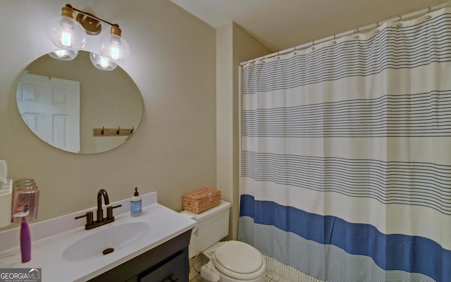 bathroom featuring a shower with curtain, vanity, and toilet