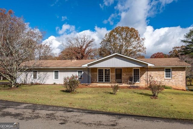 ranch-style home featuring brick siding and a front yard