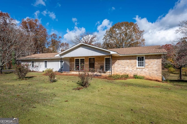 single story home featuring brick siding and a front yard