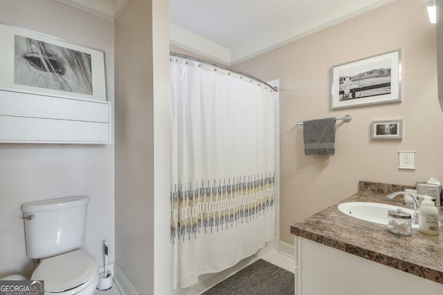 bathroom with a shower with curtain, vanity, and toilet