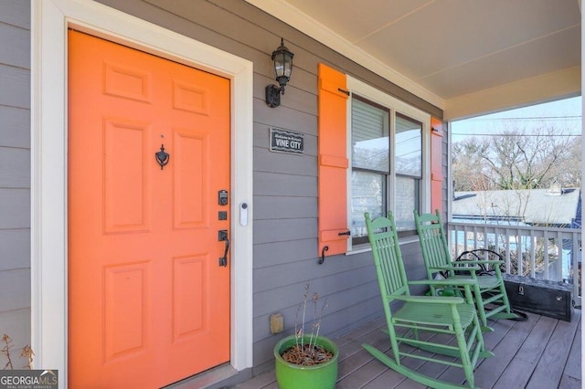 entrance to property featuring a porch