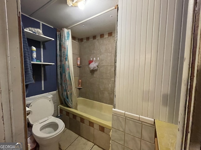 full bathroom featuring toilet, tile patterned flooring, and tiled shower / bath combo