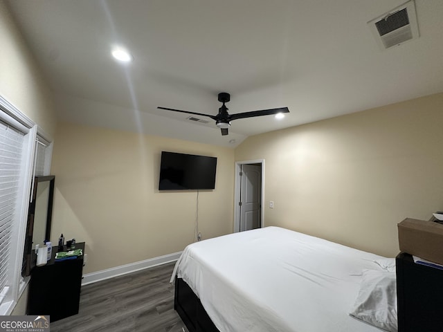 bedroom featuring recessed lighting, dark wood-type flooring, visible vents, baseboards, and a ceiling fan