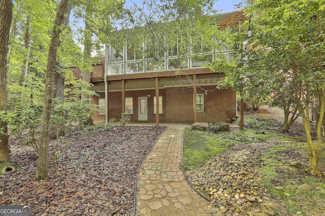 view of front facade featuring brick siding