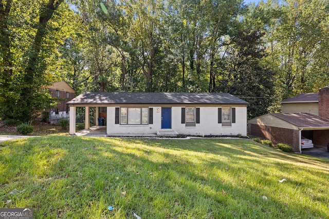 ranch-style home featuring a front lawn and brick siding