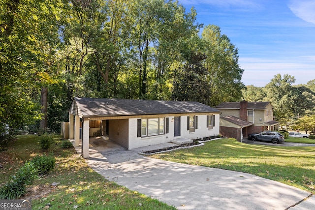 view of front of property with an attached carport, driveway, and a front lawn